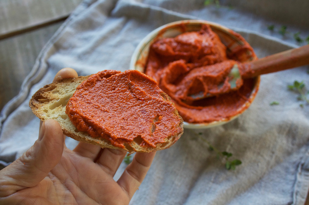 Roasted Red Pepper Pesto Hand